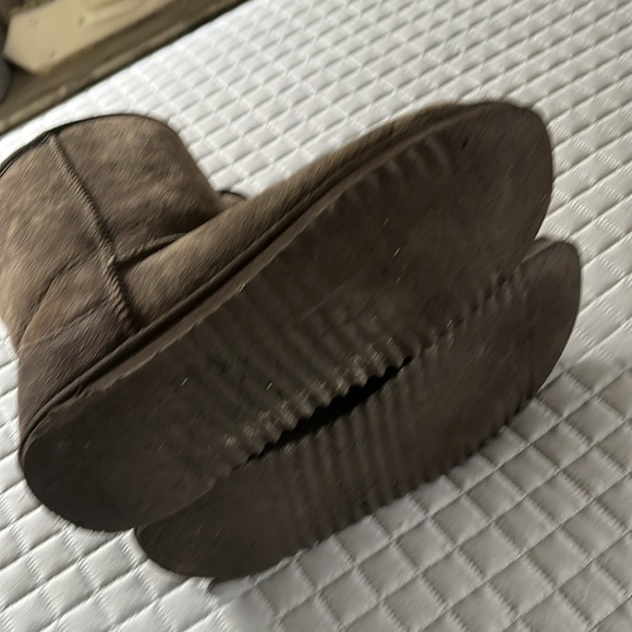 BearPaw grey faux suede Boots size 10 - Picture 5 of 6